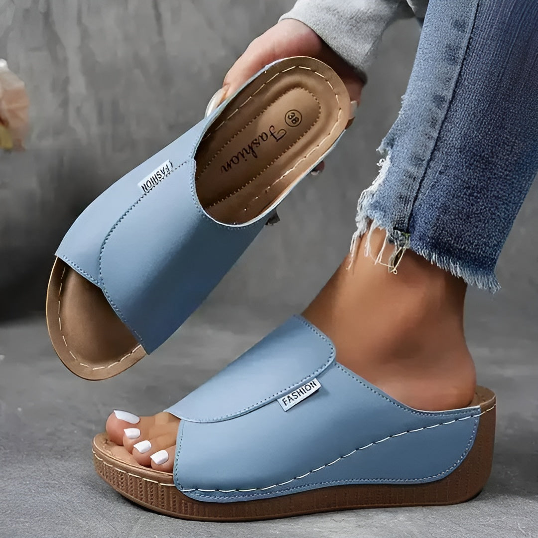 Jean™ – Comfortable orthopaedic sandals with a sleek design